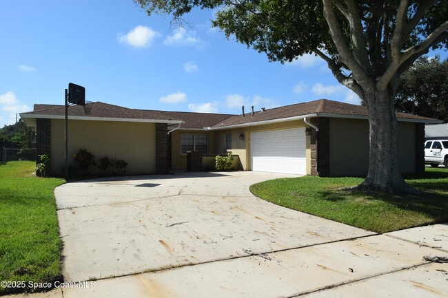 Building Photo - 1941 Talloak Rd