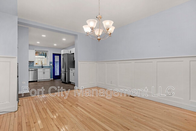 Building Photo - 702 S Bouldin St