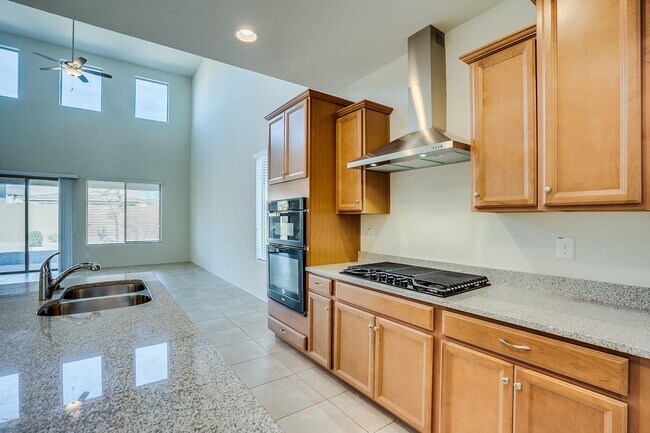 Building Photo - Charming 4-bed, 3.5 bath home with full SOLAR at Trailside community on Happy Valley in North Peoria
