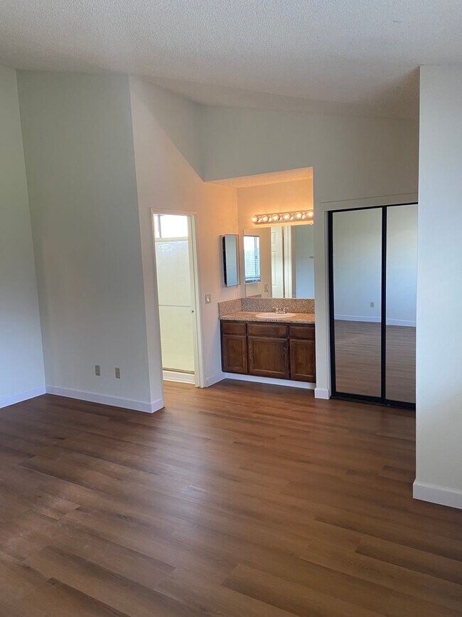 Building Photo - Semi Remodeled One Story 3 Bdrm, 2 Bath!