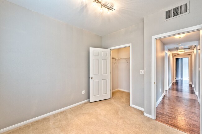 Building Photo - 7701 W Robindale Rd