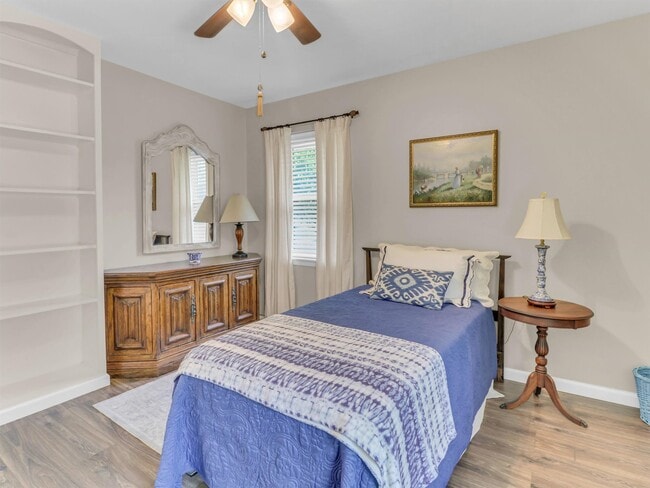 Building Photo - 805 Bluebonnet Ln