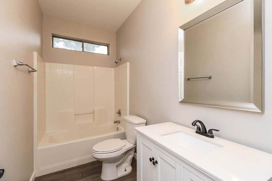 Building Photo - 1990 E Browning Pl