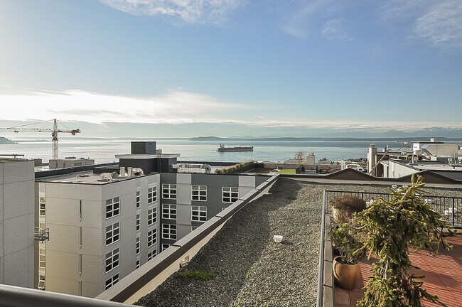 Building Photo - Top floor corner one-bedroom in the heart of it all, don't miss out, tour today!