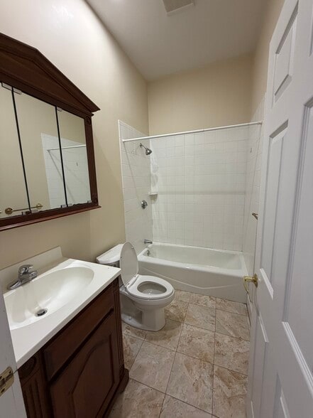 Building Photo - 108 Richmond St