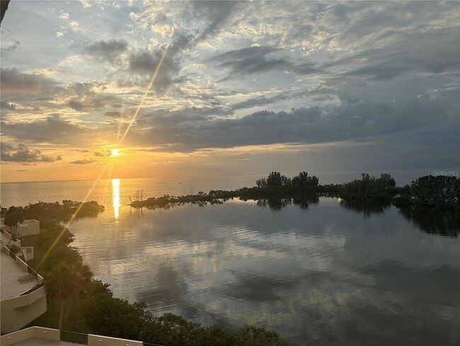 Building Photo - 6009 Sea Ranch Dr