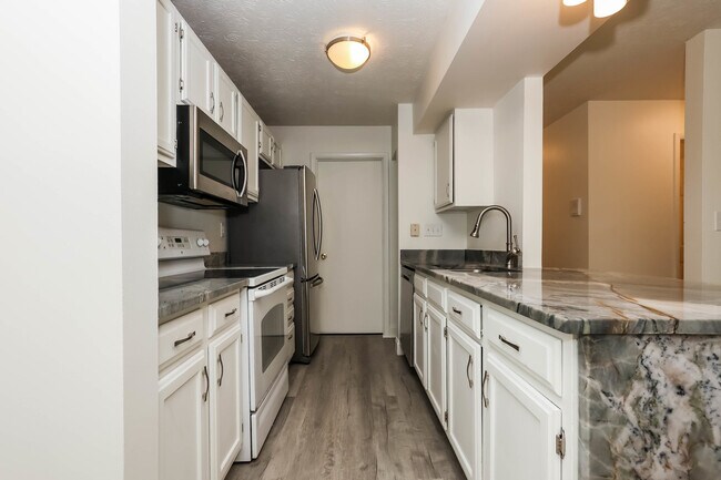 Building Photo - 8839 Eagleview Dr