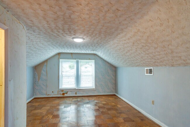 Building Photo - 120 Windsor Dr