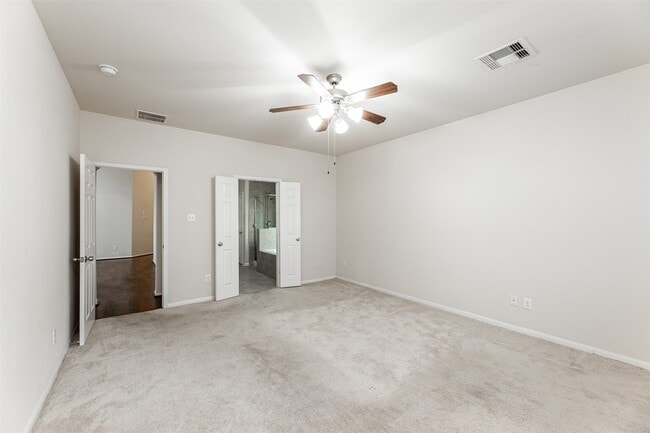 Building Photo - 6443 Wilshire Fern