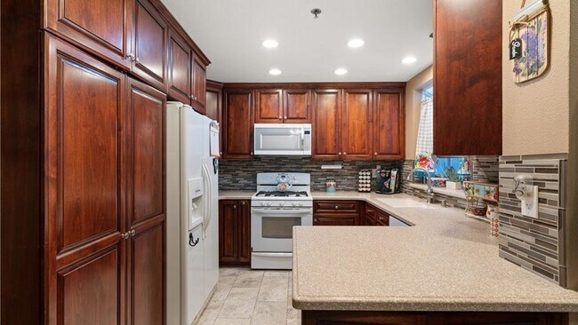 Building Photo - 10371 Garden Grove Blvd