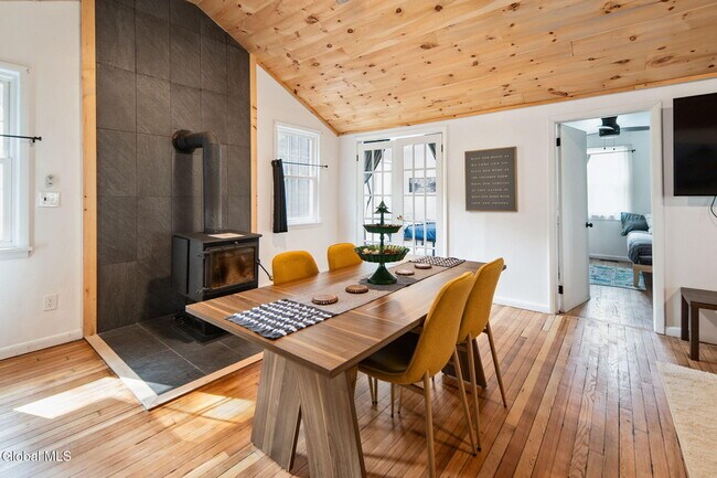 Building Photo - 1136 Enid Rd