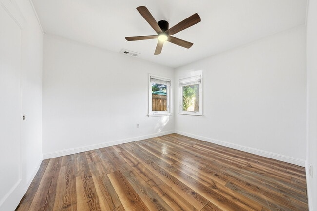 Building Photo - 1047 Riverton Dr