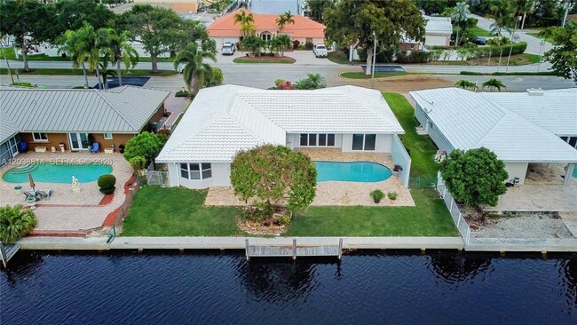 Building Photo - 5721 Bayview Dr