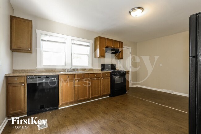 Building Photo - 14 E Willow Dr