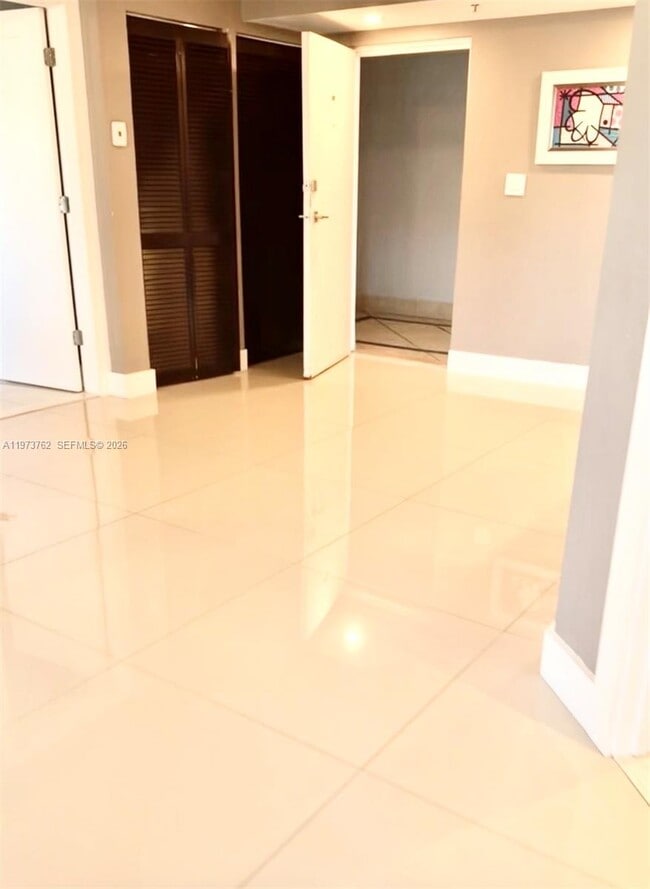 Building Photo - 637 SW 3rd St