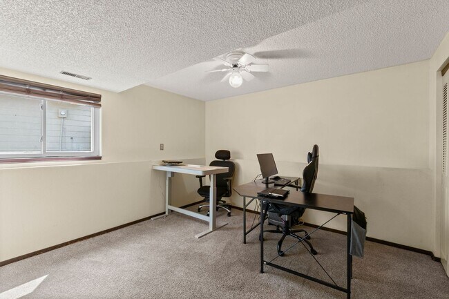 Building Photo - 4303 Eastcrest Cir W