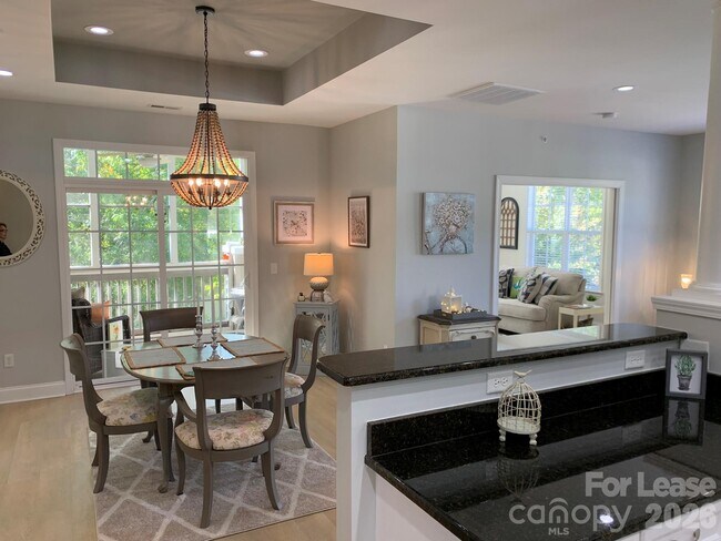 Building Photo - 9033 Rosalyn Glen Rd