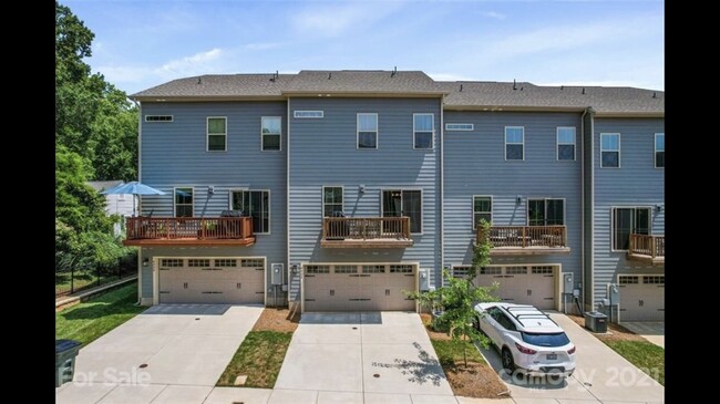 Back deck and garage - 4424 Carteret St