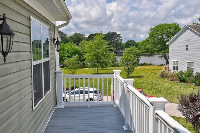 Building Photo - MOVE IN READY! GORGEOUS HOME IN CHESAPEAKE!