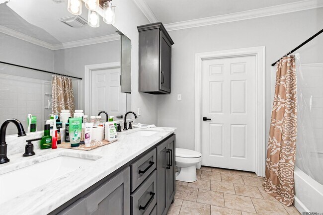 Building Photo - 10600 Lakes Blvd