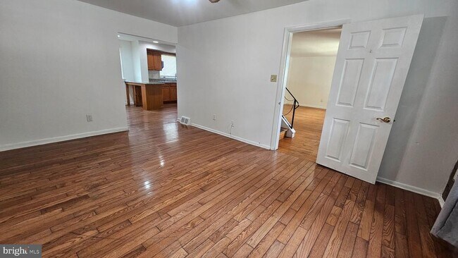 Building Photo - 328 Rees Dr