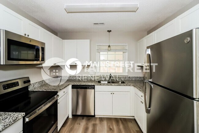 Building Photo - 3 Bedroom Pet-Friendly Home in Charlotte, NC with Main Street Renewal