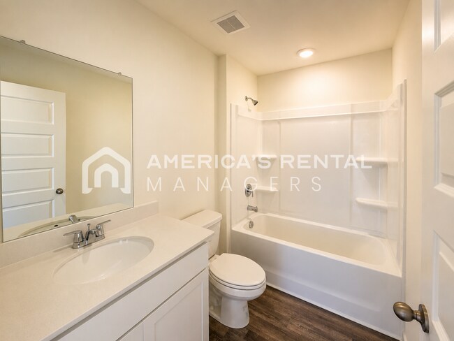 Building Photo - 309 Oakmont Cir
