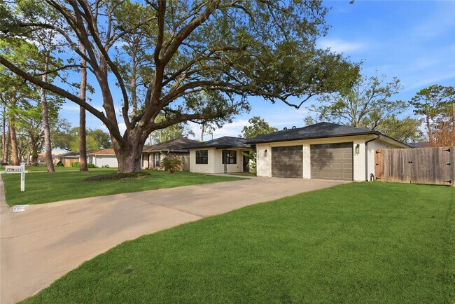 Building Photo - 2606 Parana Dr