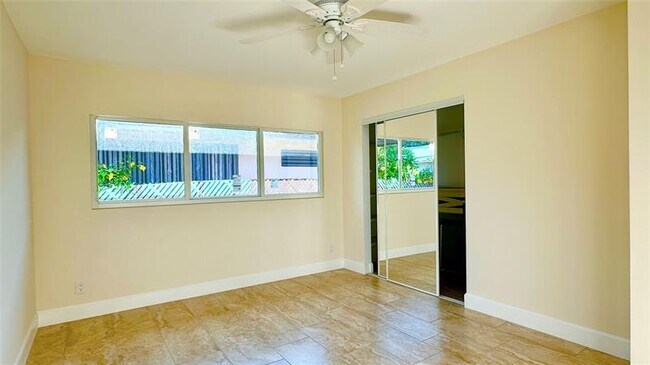 Building Photo - 400 SW 9th St