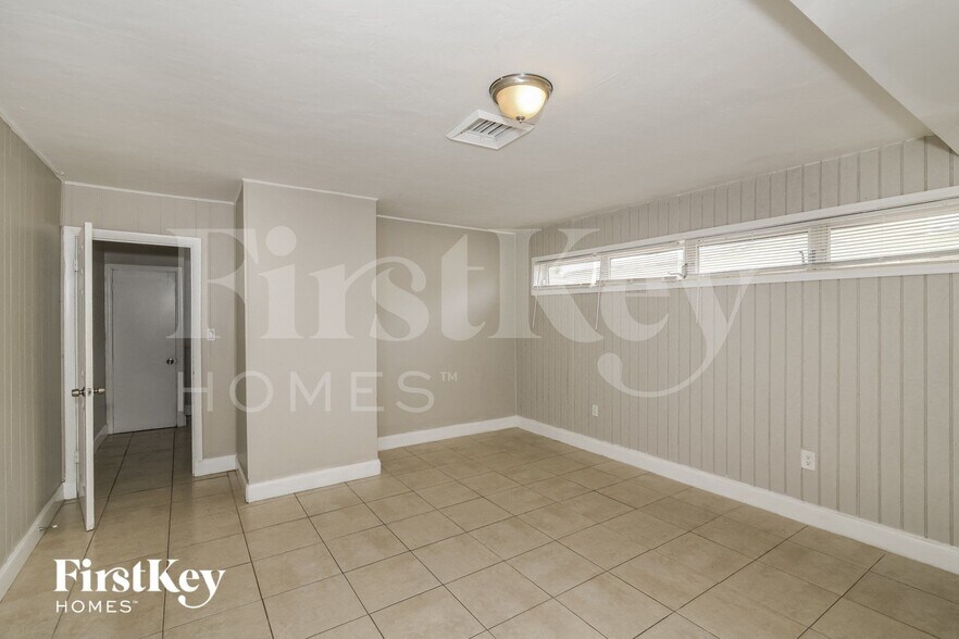 Building Photo - 7300 Ramona St