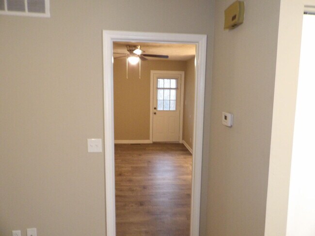 Building Photo - 176 Landings Dr