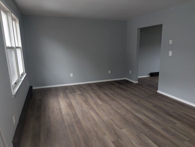 Building Photo - Townhouse