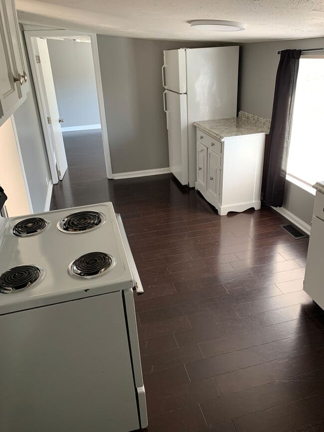Building Photo - Affordable Country living, right in the ci...