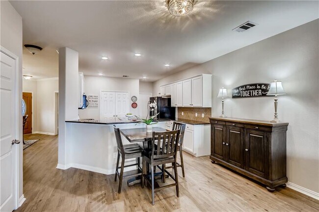 Building Photo - 2416 Ericanna Ln