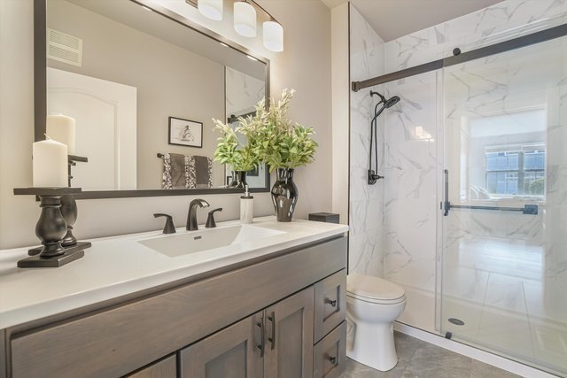 Building Photo - 2562 Golf Ridge Cir