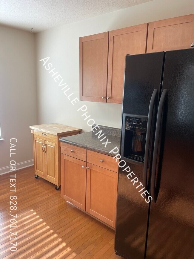 Building Photo - 120 Little Fox