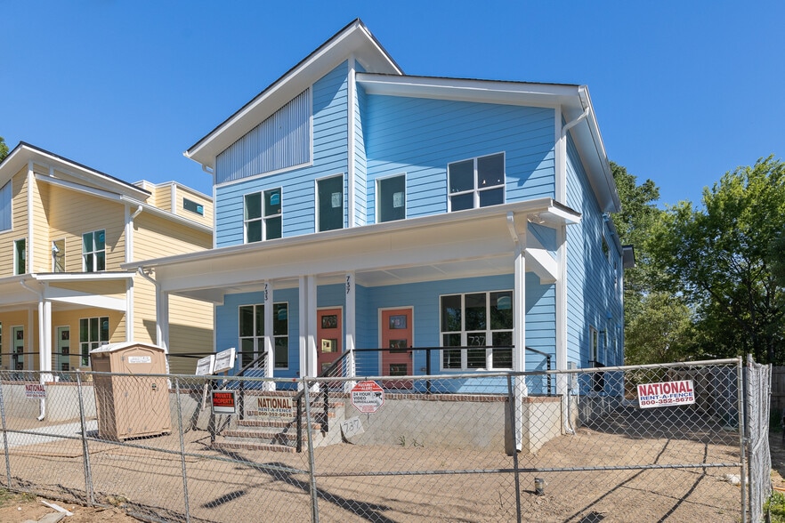 Building Photo - 737 Hopkins St