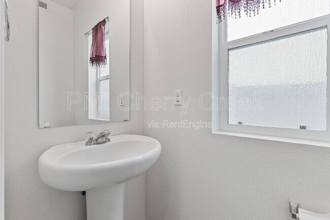 Building Photo - 5555 Kirk St