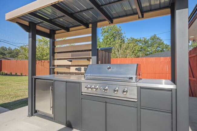 Building Photo - 1611 Armistead St