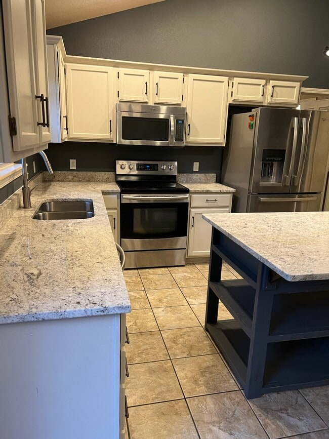 Building Photo - 22 Lyndhurst Dr