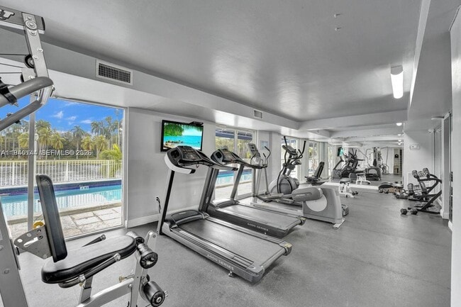 Building Photo - 1740 NW N River Dr