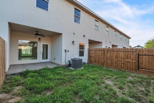 Building Photo - 504 Gale Ct