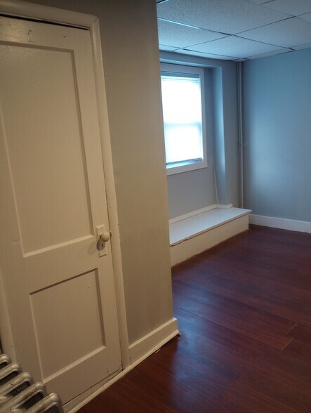 Building Photo - 5724 Malvern Ave