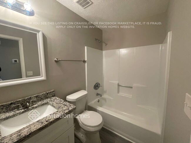 Building Photo - 1415 Oak Knoll Dr NE