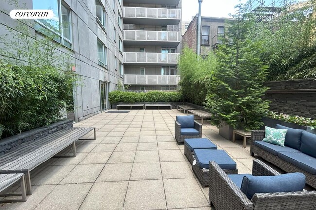 Building Photo - 545 W 110th St