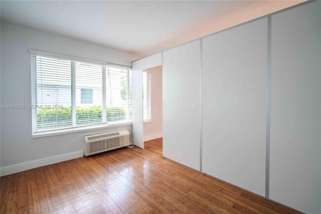 Building Photo - 7325 Carlyle Ave