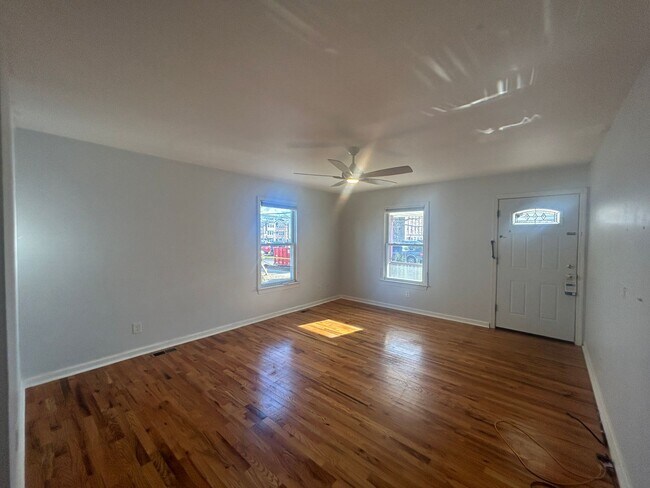 Building Photo - 511 Sewall Ave