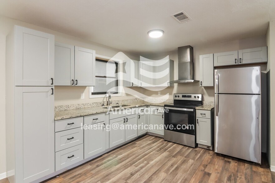 Building Photo - 856 Barklay Way