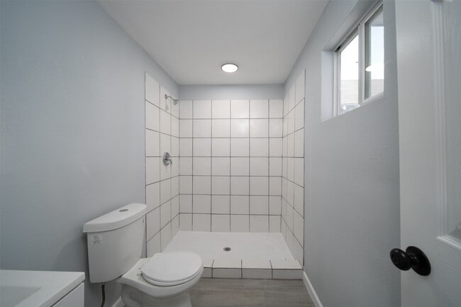 Building Photo - 1319 Bayou St