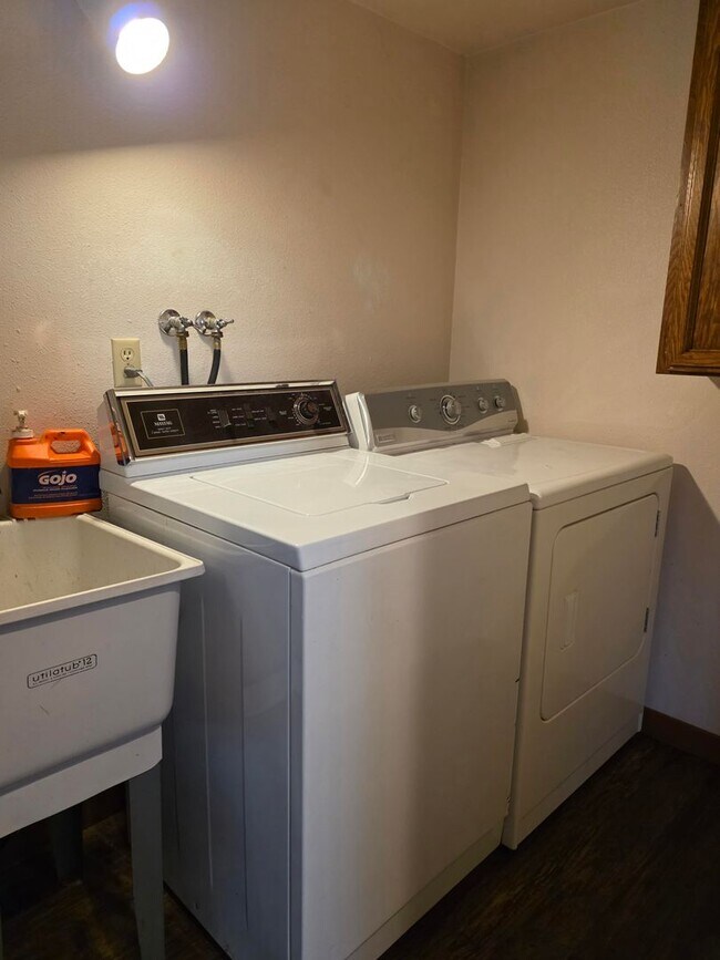 Building Photo - 4 Bedroom Poulsbo Home